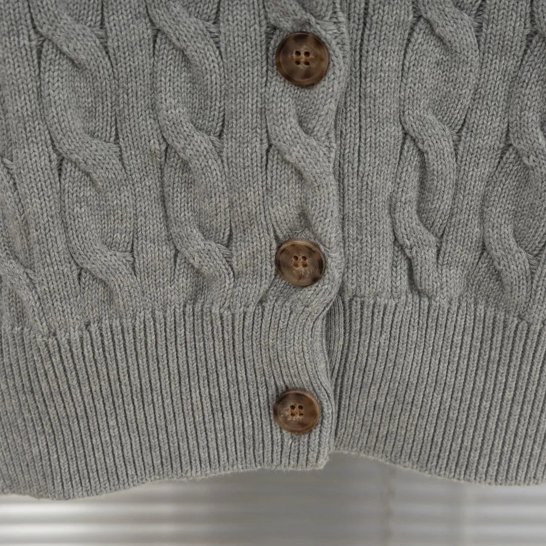 P290 top version (different currencies) You can scan the code to enter the official website. Style: Ralph Lauren POLO Ralph Lauren small label embroidered knitted cardigan jacket. Color: Picture color. Size: S-XL. Fabric: pure cotton. Accessories: full set of customized accessories. No gender distinction. Same style for men and women.